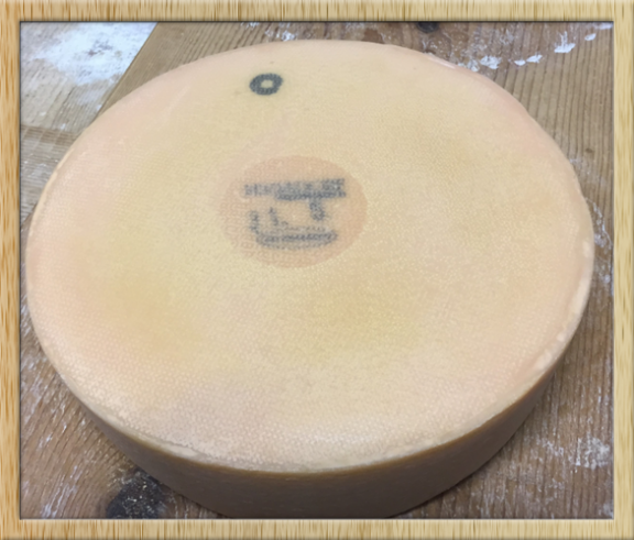 Heida-Tafelkäse Laib zu ca. 2,5 kg.